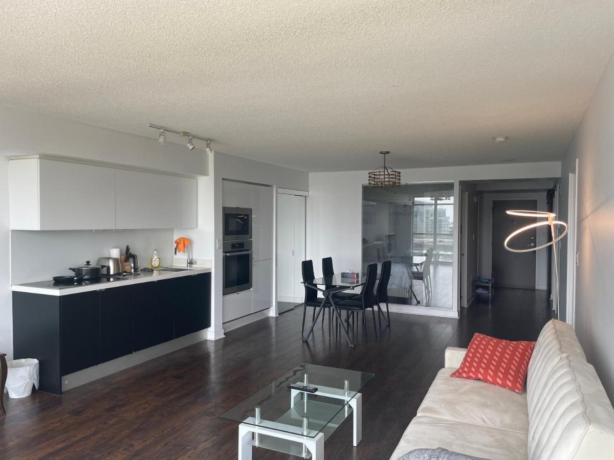 Three Br Condo Step To Cn Tower Rogers Center With Free Parking Toronto Ngoại thất bức ảnh