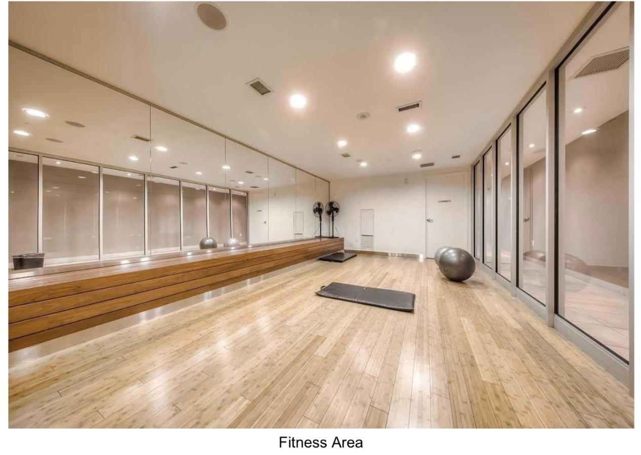 Three Br Condo Step To Cn Tower Rogers Center With Free Parking Toronto Ngoại thất bức ảnh